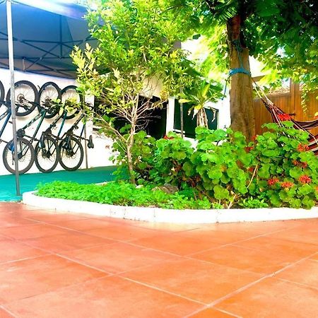 פורטו איורה Hostal White House Galapagos מראה חיצוני תמונה