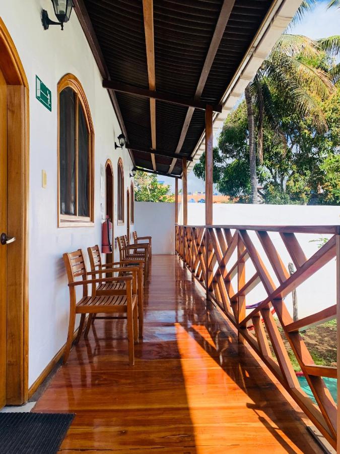 פורטו איורה Hostal White House Galapagos מראה חיצוני תמונה