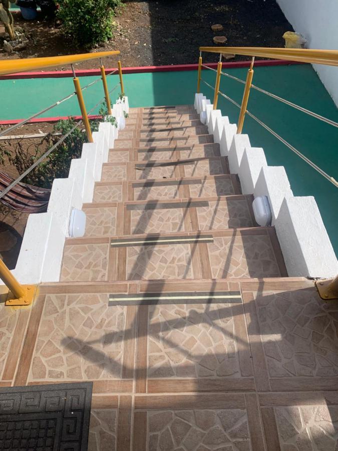 פורטו איורה Hostal White House Galapagos מראה חיצוני תמונה