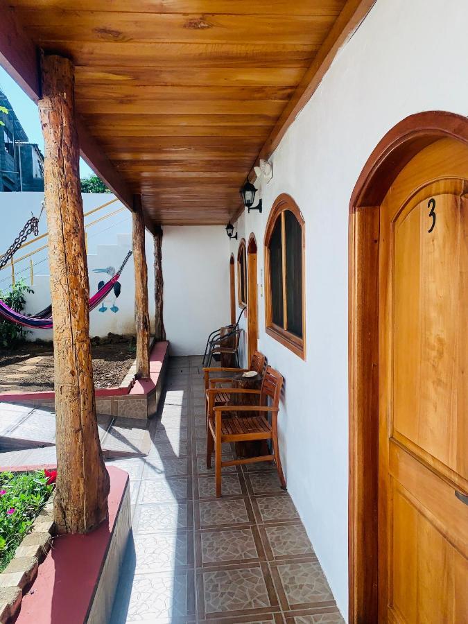 פורטו איורה Hostal White House Galapagos מראה חיצוני תמונה