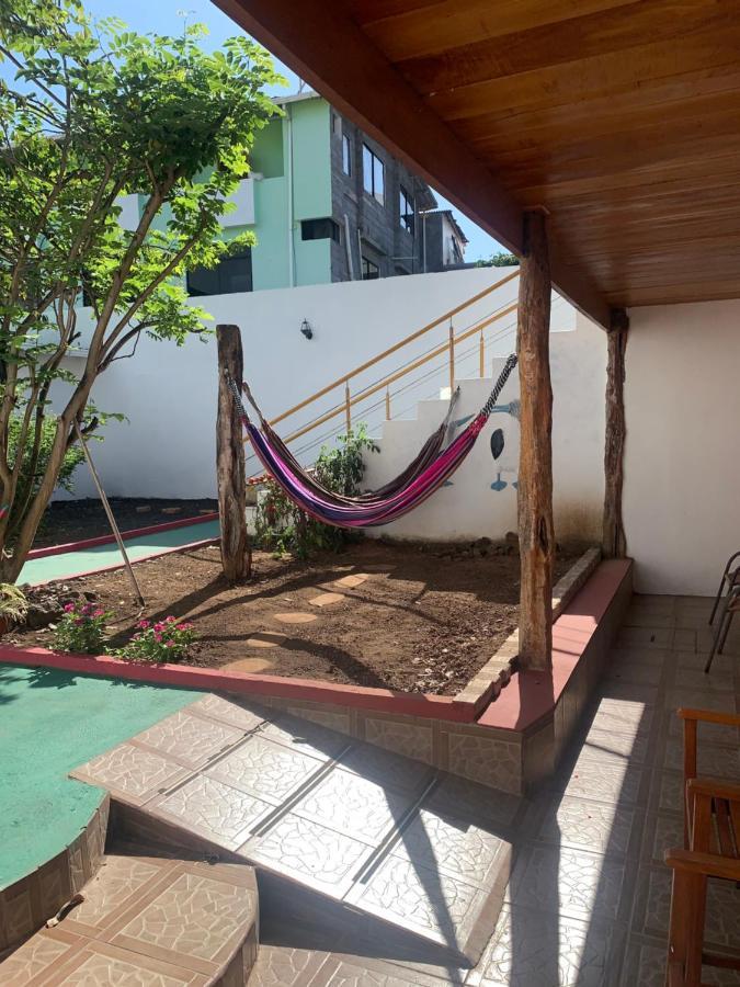 פורטו איורה Hostal White House Galapagos מראה חיצוני תמונה