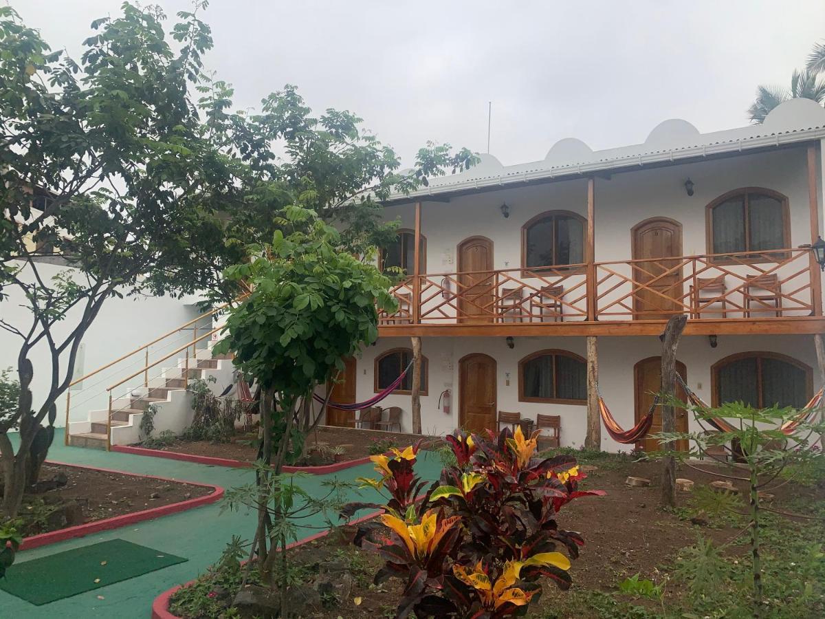פורטו איורה Hostal White House Galapagos מראה חיצוני תמונה