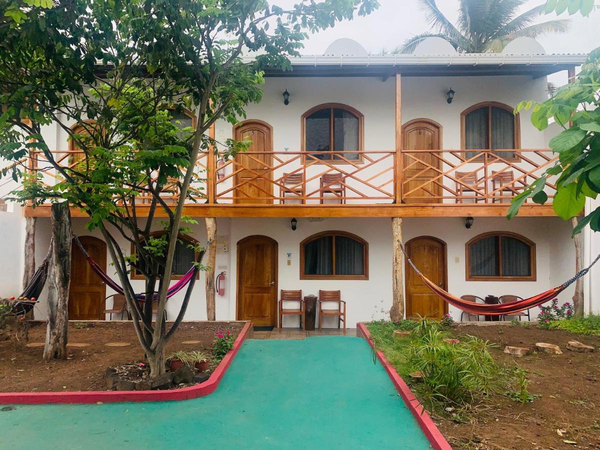 פורטו איורה Hostal White House Galapagos מראה חיצוני תמונה