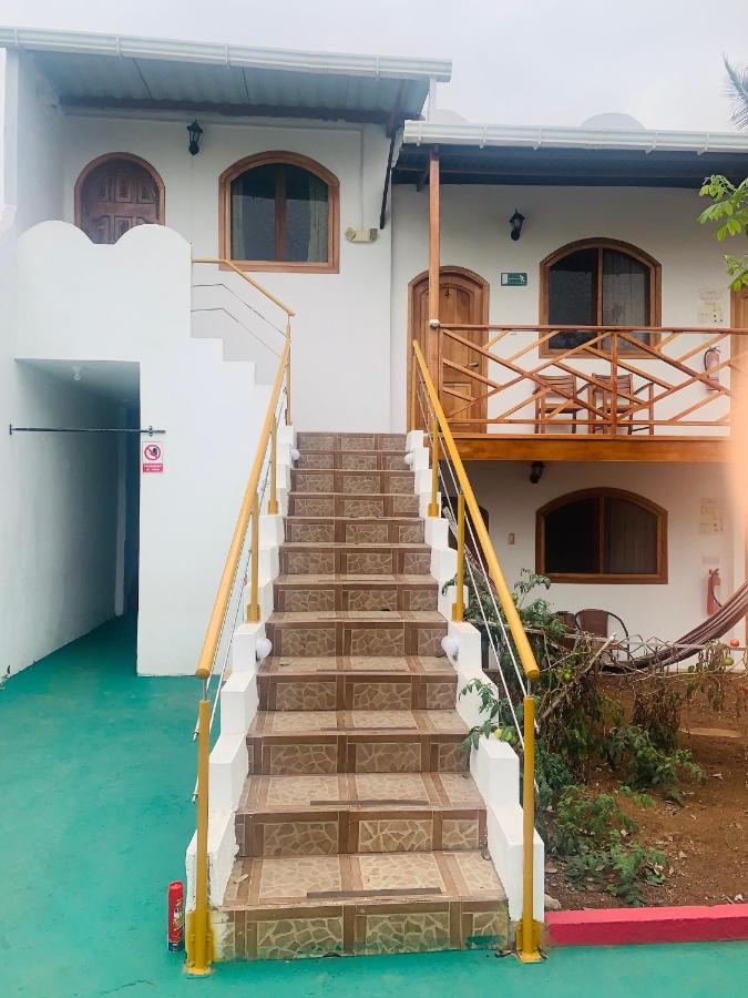 פורטו איורה Hostal White House Galapagos מראה חיצוני תמונה