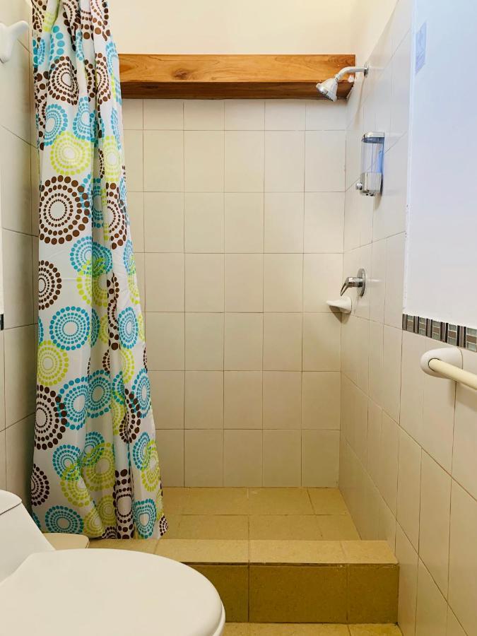 פורטו איורה Hostal White House Galapagos מראה חיצוני תמונה