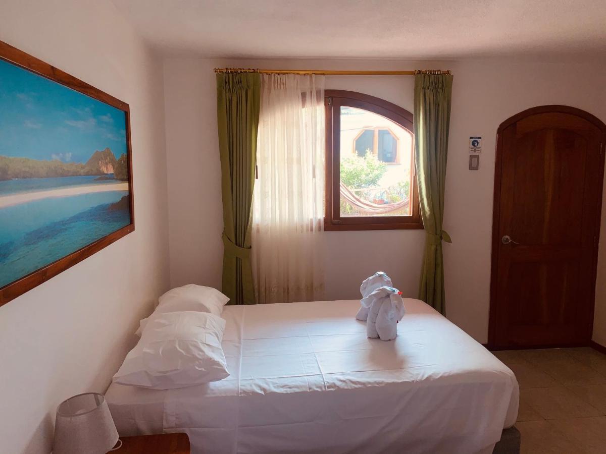 פורטו איורה Hostal White House Galapagos מראה חיצוני תמונה