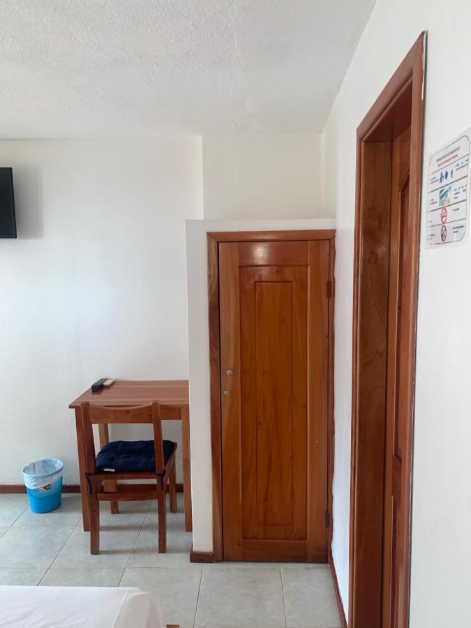 פורטו איורה Hostal White House Galapagos מראה חיצוני תמונה
