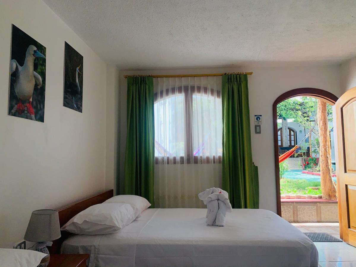 פורטו איורה Hostal White House Galapagos מראה חיצוני תמונה