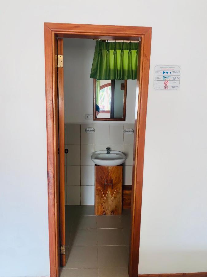 פורטו איורה Hostal White House Galapagos מראה חיצוני תמונה
