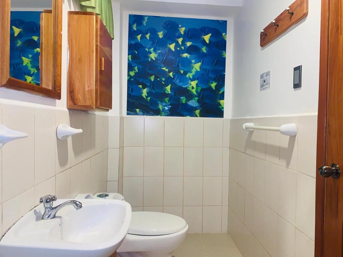 פורטו איורה Hostal White House Galapagos מראה חיצוני תמונה