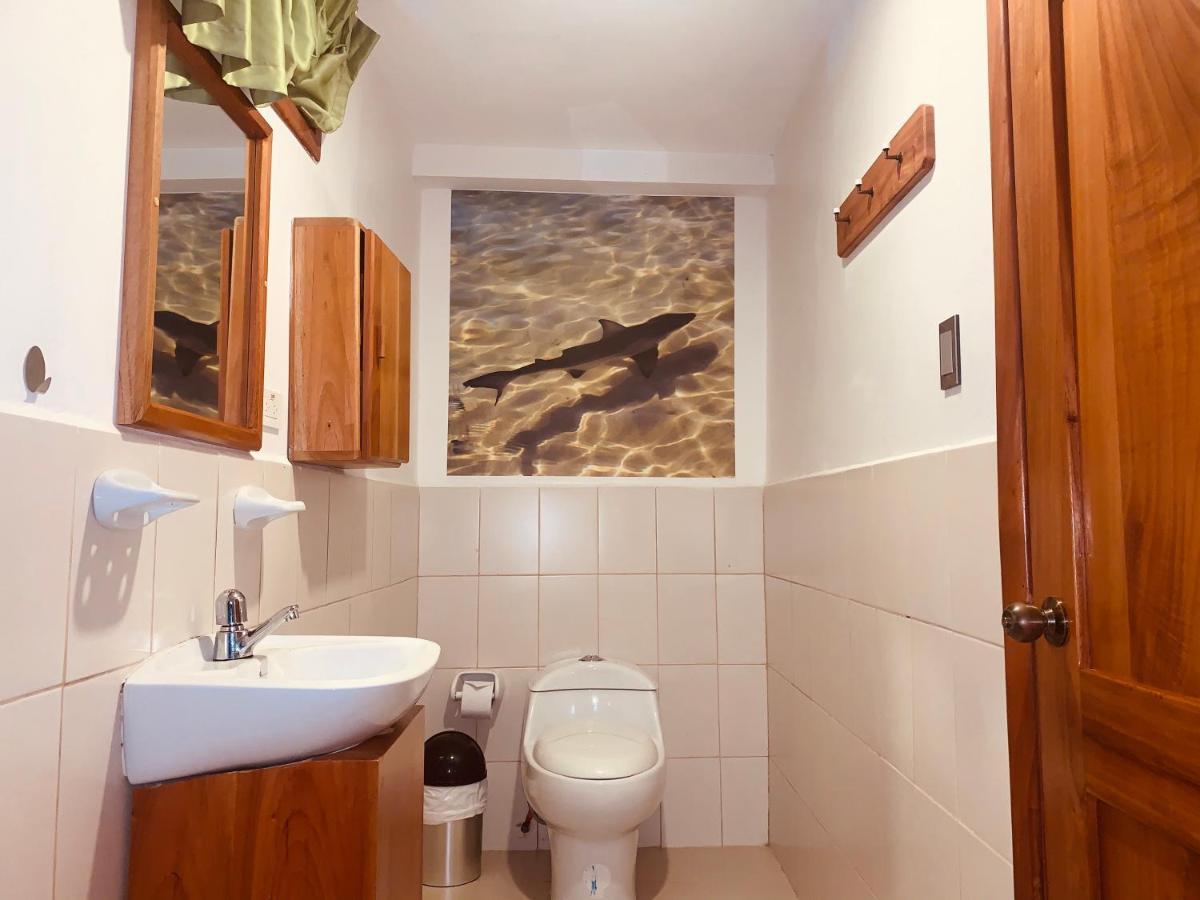 פורטו איורה Hostal White House Galapagos מראה חיצוני תמונה