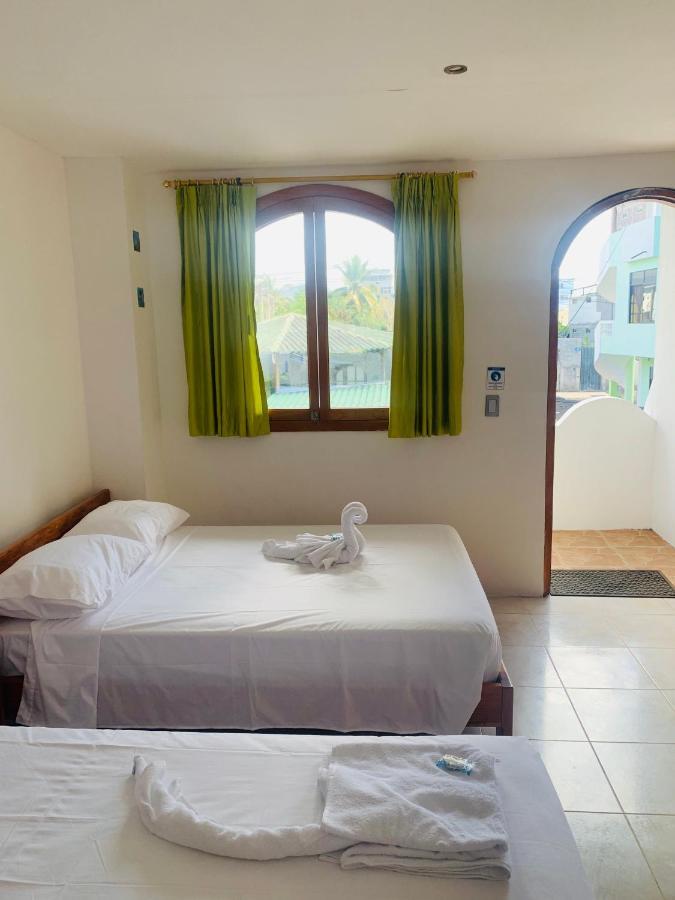 פורטו איורה Hostal White House Galapagos מראה חיצוני תמונה