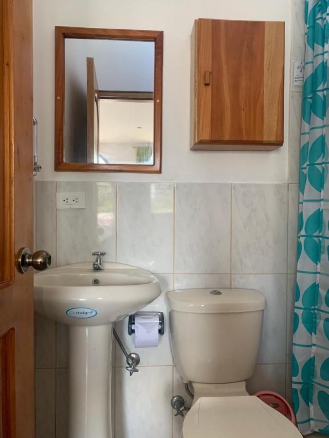 פורטו איורה Hostal White House Galapagos מראה חיצוני תמונה