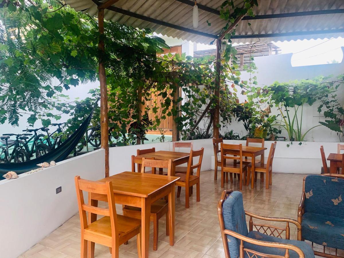 פורטו איורה Hostal White House Galapagos מראה חיצוני תמונה