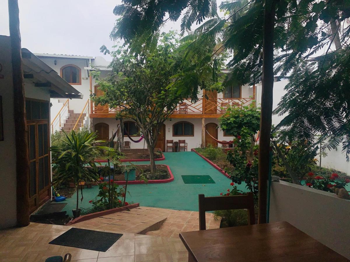 פורטו איורה Hostal White House Galapagos מראה חיצוני תמונה