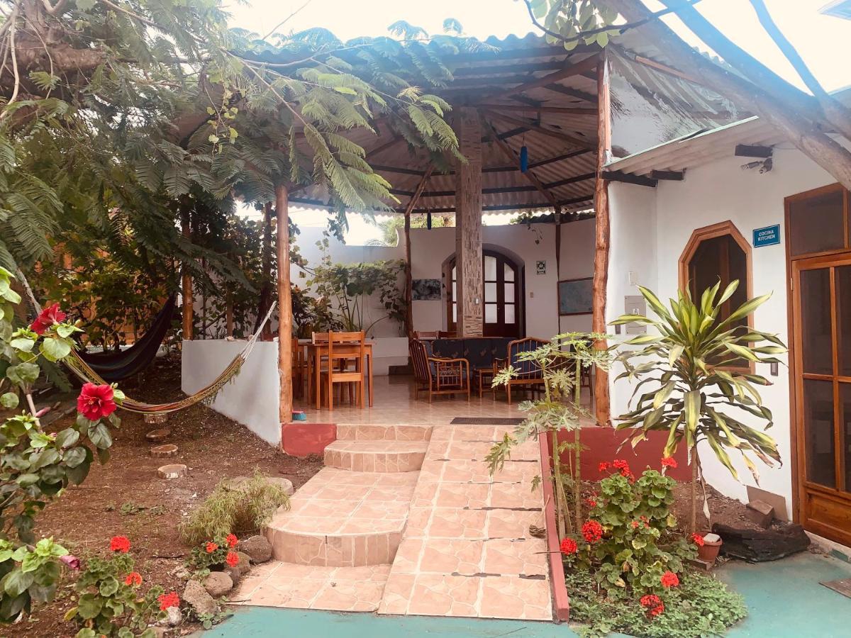 פורטו איורה Hostal White House Galapagos מראה חיצוני תמונה