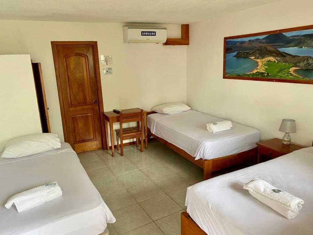 פורטו איורה Hostal White House Galapagos מראה חיצוני תמונה