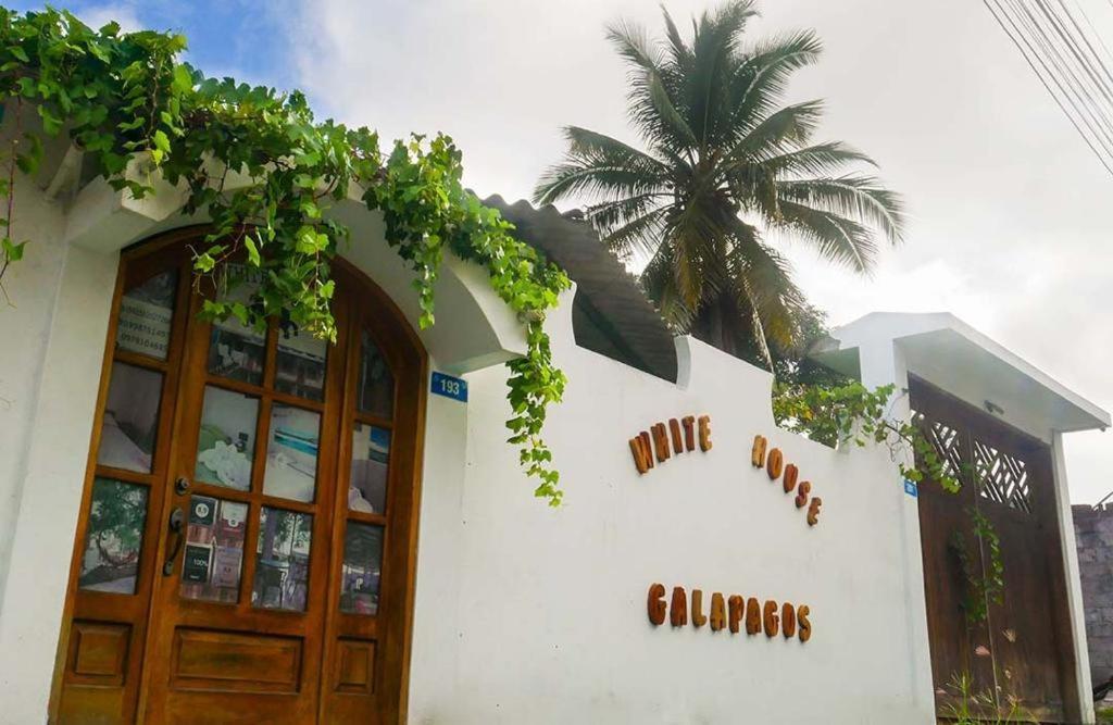 פורטו איורה Hostal White House Galapagos מראה חיצוני תמונה