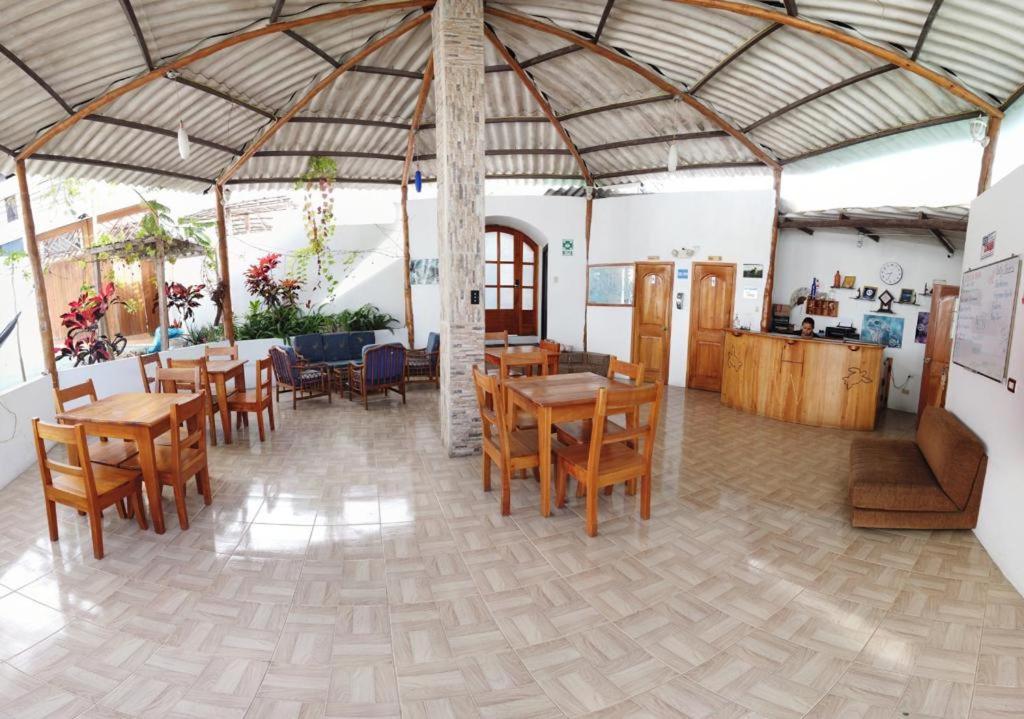 פורטו איורה Hostal White House Galapagos מראה חיצוני תמונה