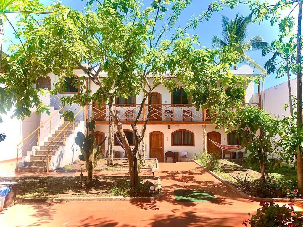 פורטו איורה Hostal White House Galapagos מראה חיצוני תמונה