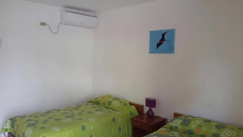 פורטו איורה Hostal White House Galapagos מראה חיצוני תמונה