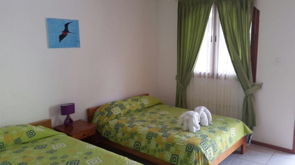 פורטו איורה Hostal White House Galapagos מראה חיצוני תמונה