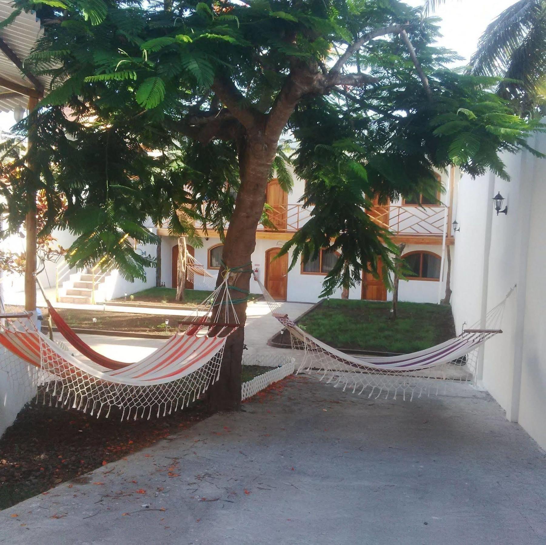 פורטו איורה Hostal White House Galapagos מראה חיצוני תמונה