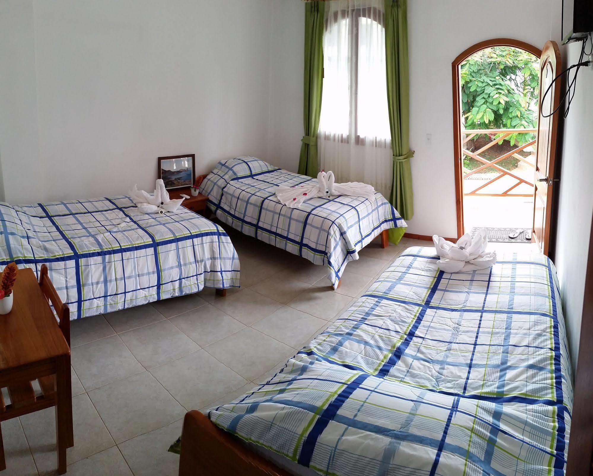 פורטו איורה Hostal White House Galapagos מראה חיצוני תמונה
