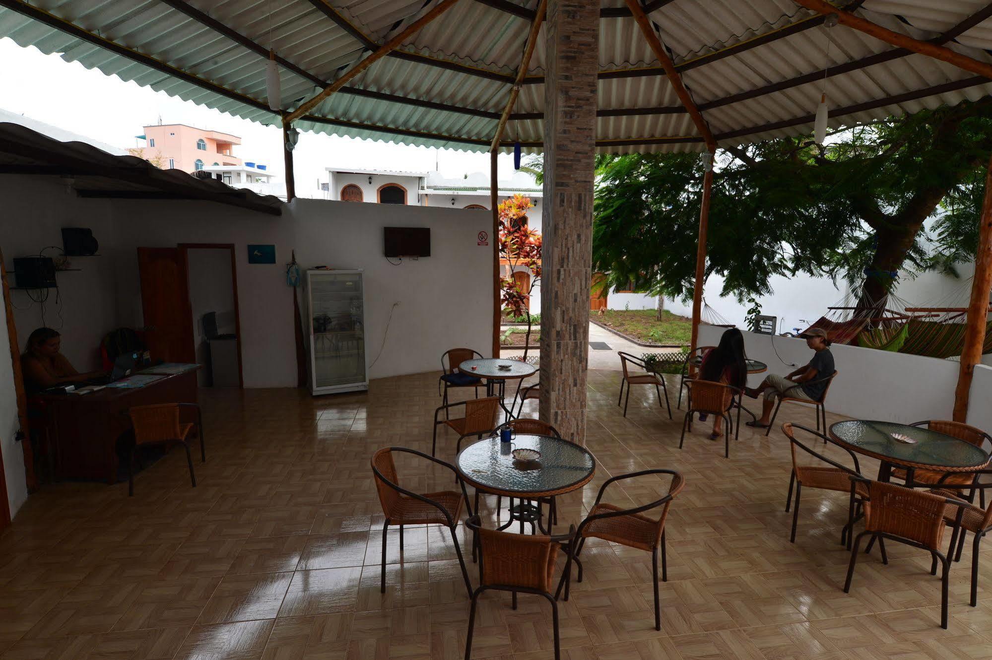 פורטו איורה Hostal White House Galapagos מראה חיצוני תמונה