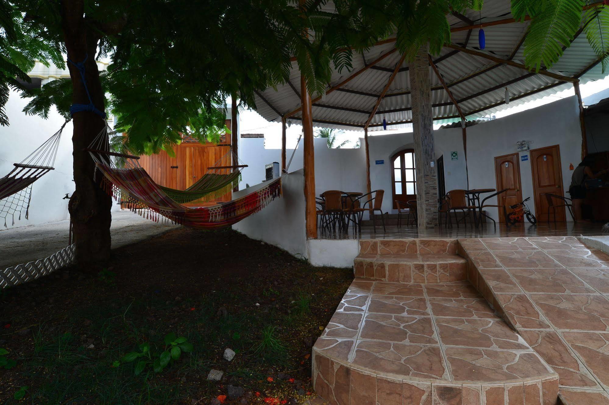 פורטו איורה Hostal White House Galapagos מראה חיצוני תמונה