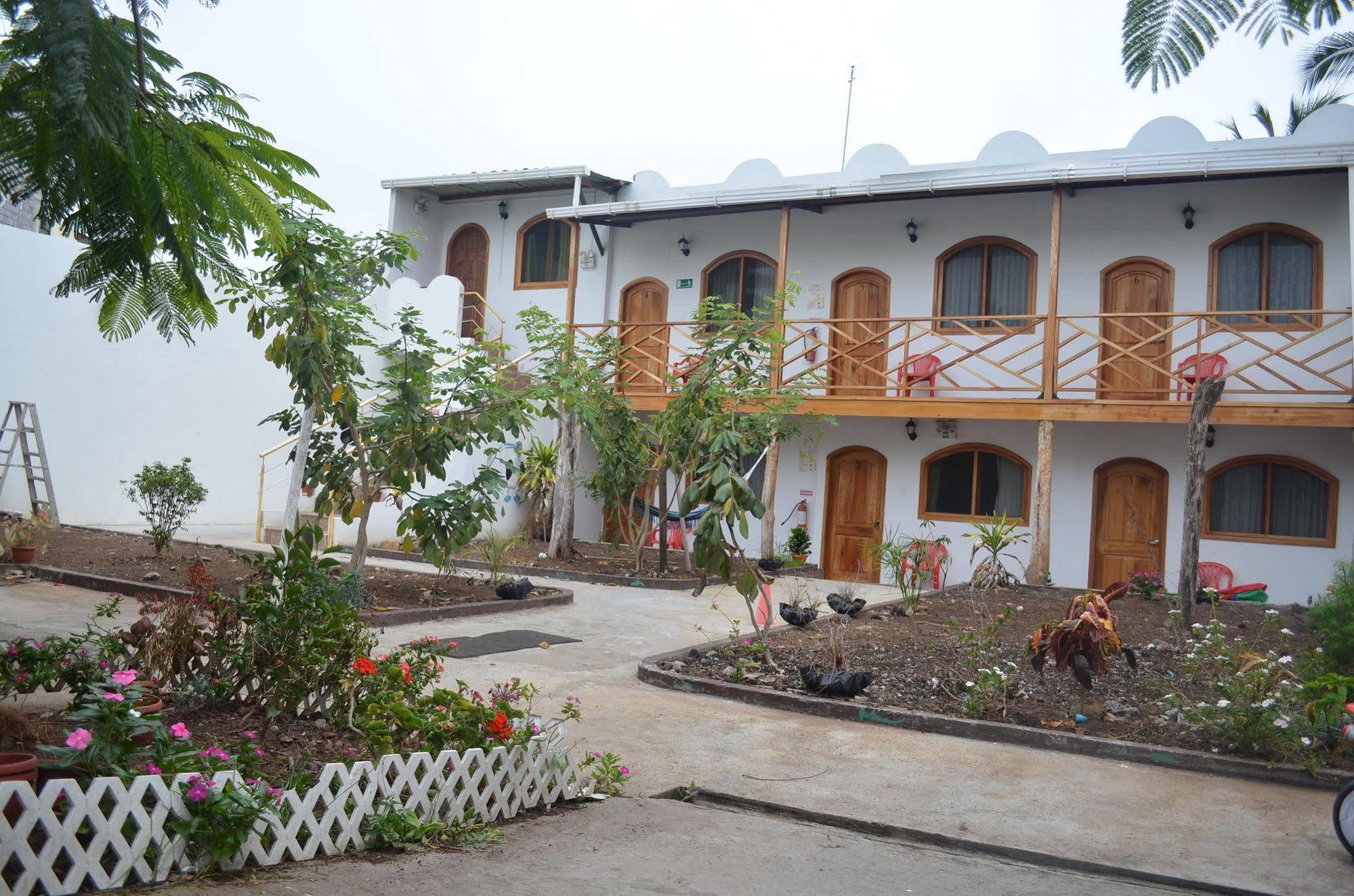 פורטו איורה Hostal White House Galapagos מראה חיצוני תמונה