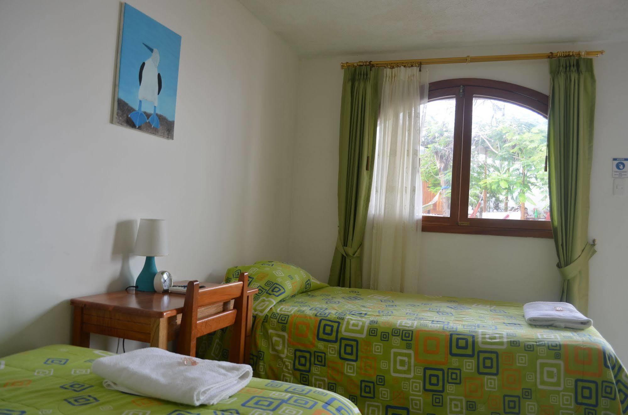 פורטו איורה Hostal White House Galapagos מראה חיצוני תמונה