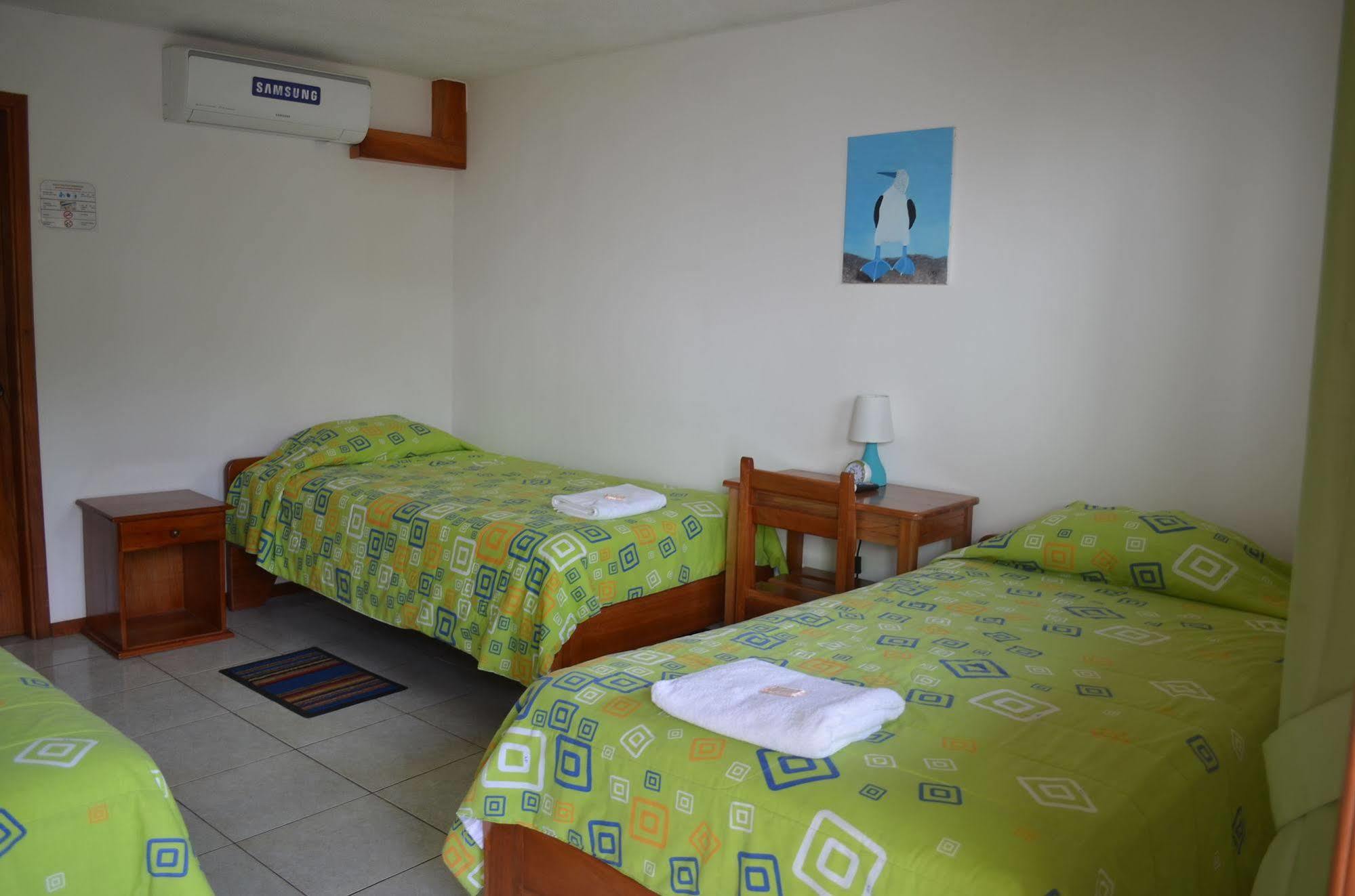 פורטו איורה Hostal White House Galapagos מראה חיצוני תמונה