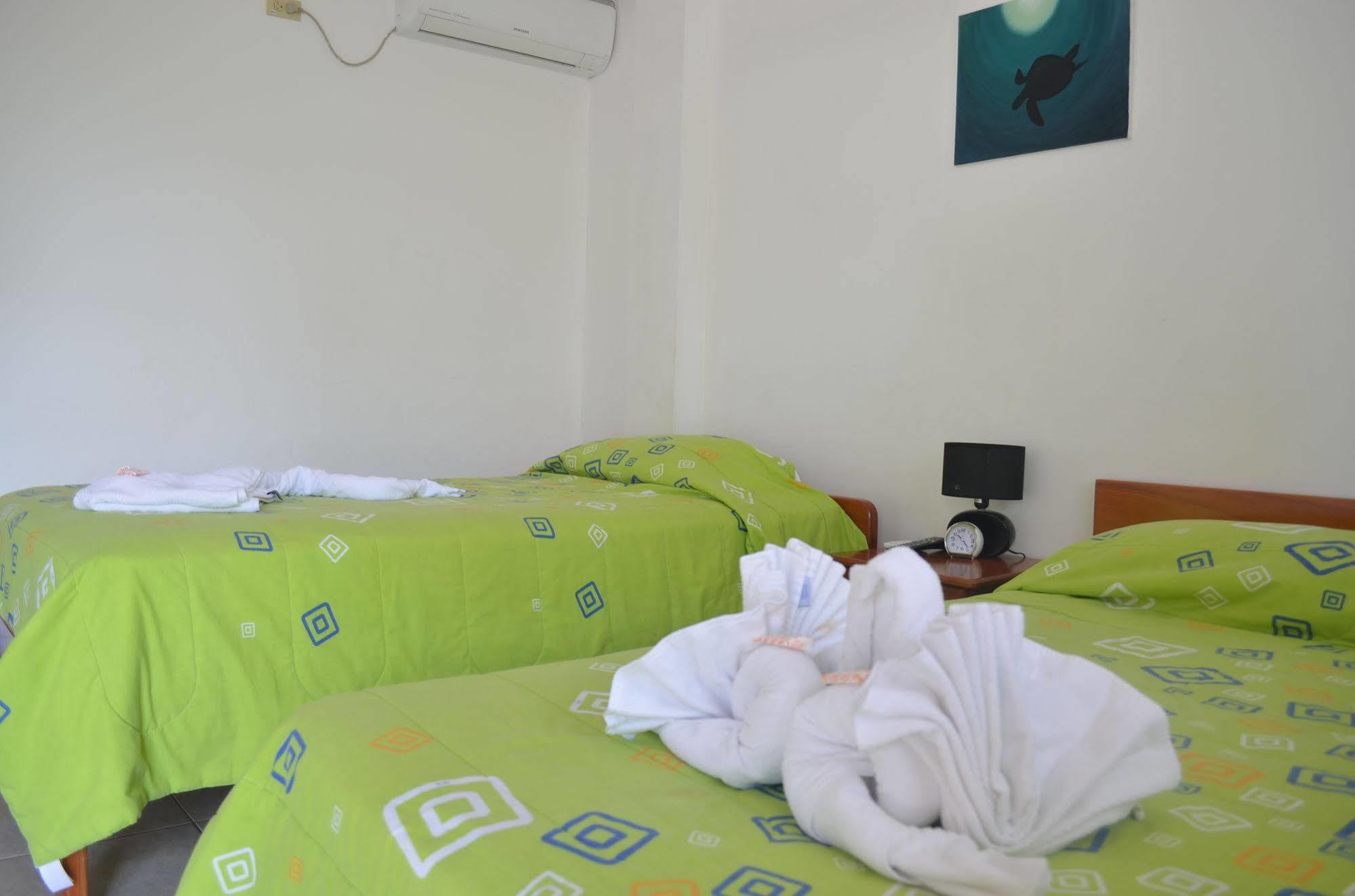 פורטו איורה Hostal White House Galapagos מראה חיצוני תמונה