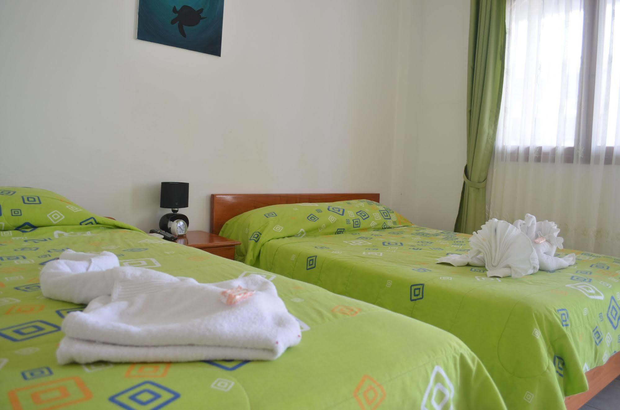 פורטו איורה Hostal White House Galapagos מראה חיצוני תמונה