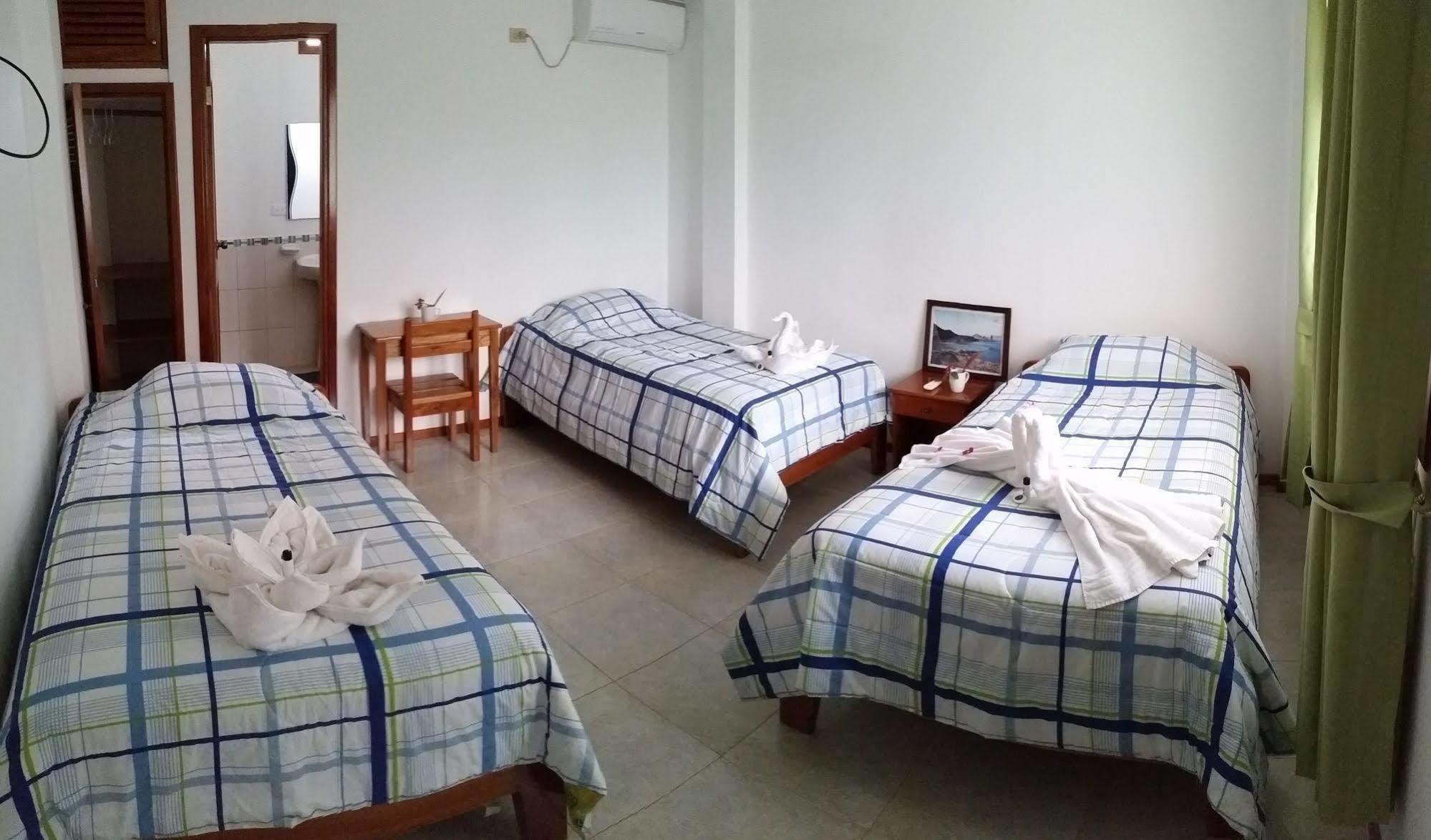 פורטו איורה Hostal White House Galapagos מראה חיצוני תמונה