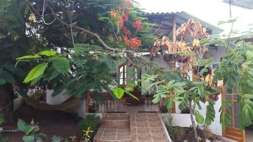 פורטו איורה Hostal White House Galapagos מראה חיצוני תמונה