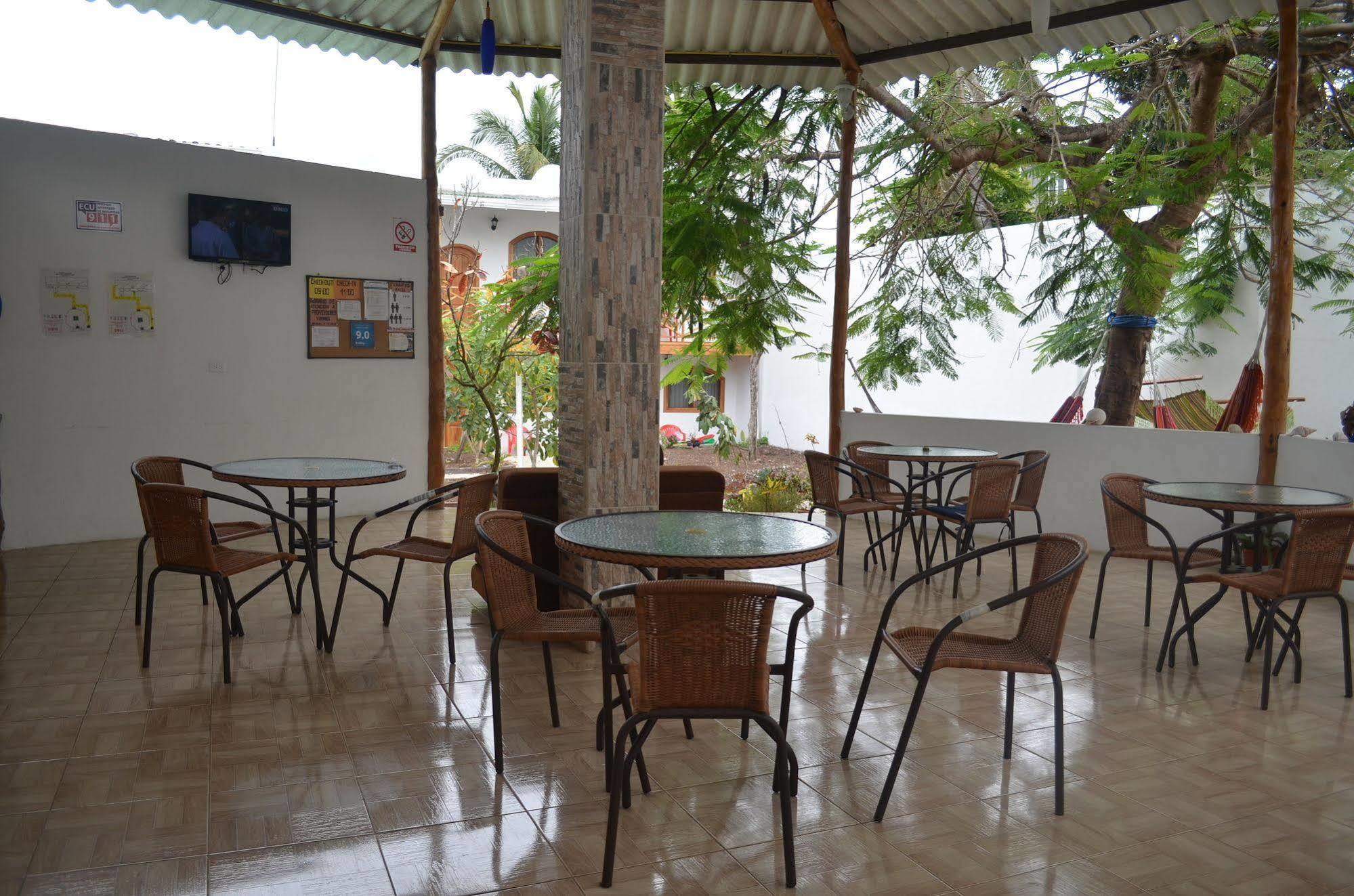 פורטו איורה Hostal White House Galapagos מראה חיצוני תמונה