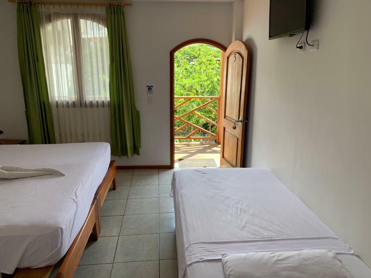 פורטו איורה Hostal White House Galapagos מראה חיצוני תמונה