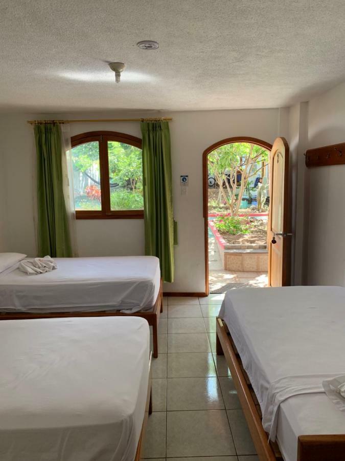 פורטו איורה Hostal White House Galapagos מראה חיצוני תמונה