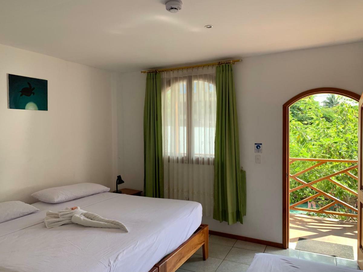 פורטו איורה Hostal White House Galapagos מראה חיצוני תמונה